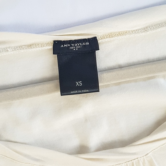 ANN TAYLOR cream tee with purple flower - Picture 5 of 6